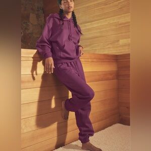 NWT - Alo Yoga Accolade Set ( Hoodie + Sweat pant) in Wildberry XS/XXS